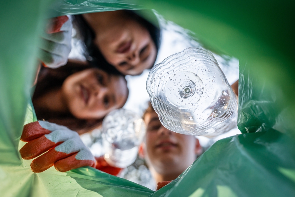 Pov,View,From,Inside,Of,The,Bag,Young,Volunteer,Teenagers